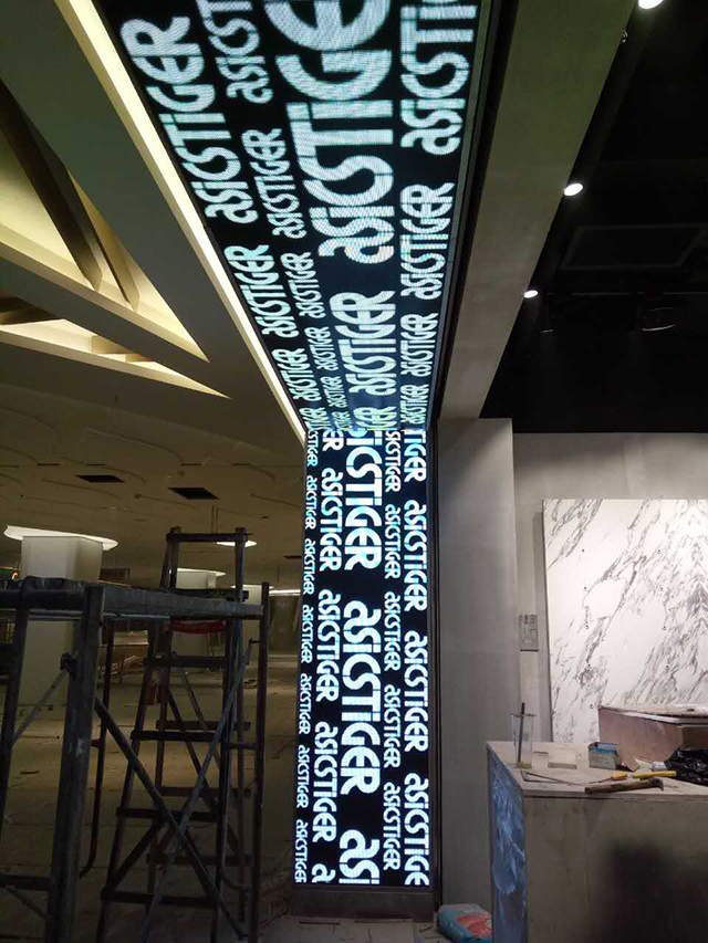 浙江杭州國大城市廣場(chǎng)室內(nèi)LED顯示屏由上海智彩科技設(shè)計(jì)、安裝